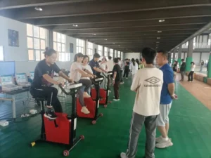 青岛市体育事业发展中心国民体质监测车开进李沧区