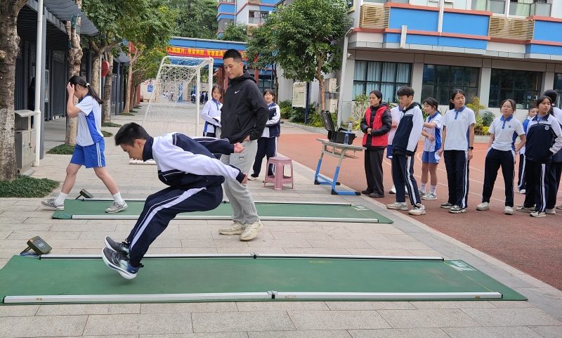 立定跳远总是跳不远有什么办法提高? 立定跳远总是跳不远有什么办法提高?