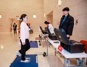 闭眼单腿站立不足10秒或预示健康风险
